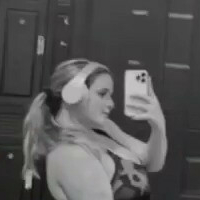Abby J Meztelen