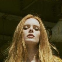 Abigail Cowen Meztelen