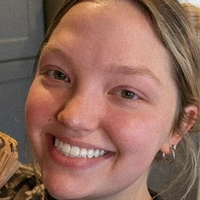Addison Shields Meztelen