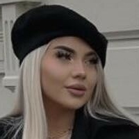 Adelina dalevska Meztelen