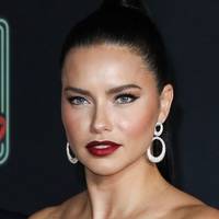 Adriana Lima Meztelen
