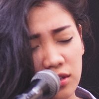 Ali Thomas Meztelen