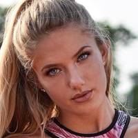 Alica Schmidt Meztelen