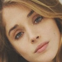 Alice Isaaz Meztelen