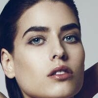 Alice Peneaca Meztelen
