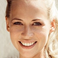 Aline Tausch Meztelen