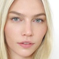 Aline Weber Meztelen
