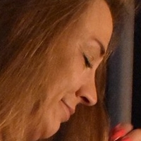 Alyse Meztelen