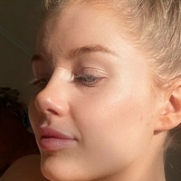 amber Meztelen