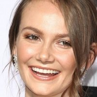 Andi Matichak Meztelen