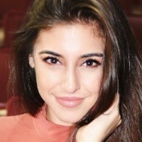 Andrea Helfrich Meztelen
