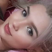 Angela R Meztelen