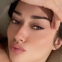 Angeline Sant Meztelen