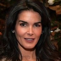 Angie Harmon Meztelen
