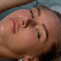 Anjelica Meztelen