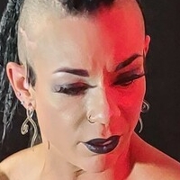 Anjie Meztelen