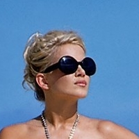 Anke Hermann Meztelen