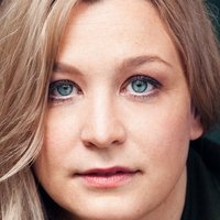 Anna König Meztelen
