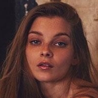 Anna Raise Meztelen