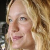 Anne Ross Meztelen