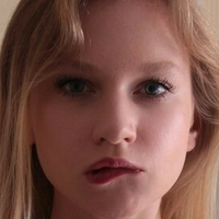 Annie Anne Meztelen