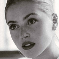 Annie Knowles Meztelen