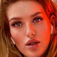Anniee Charlottee Meztelen