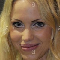 Annina Ucatis Meztelen