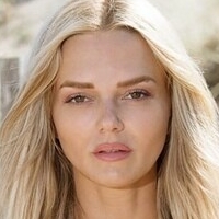 Anouchka Lou Meztelen