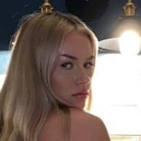 Anthea Meztelen