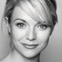 Antonia Bernath Meztelen
