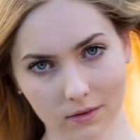 Antonia Schreiter Meztelen