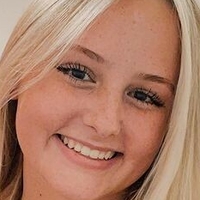Anya Marie Meztelen