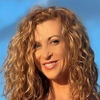April_Anne Meztelen