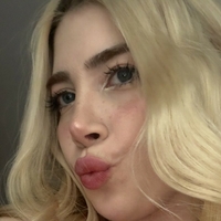Aselyrie Meztelen