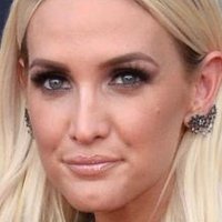 Ashlee Simpson Meztelen