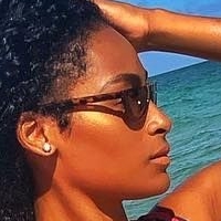 Ashley Nicole Meztelen