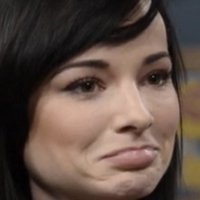 Ashley Rickards Meztelen