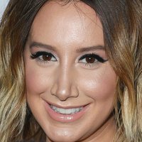 Ashley Tisdale Meztelen