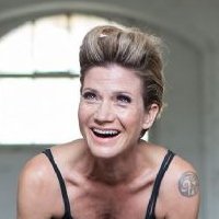Astrid M. Funderich Meztelen