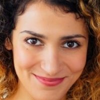 Atra Asdou Meztelen