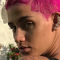 AZZY Meztelen