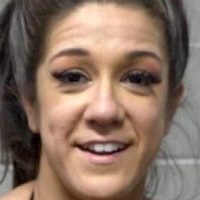 Bayley Meztelen