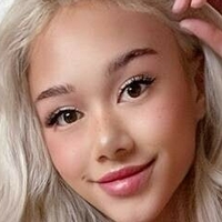 bellahayess Meztelen