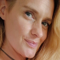 BelleLou Meztelen