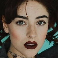 Bernadine_elizabeth Meztelen