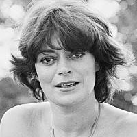 Bernice Stegers Meztelen