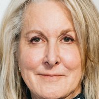 Betty Thomas Meztelen