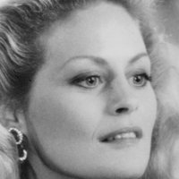 Beverly D'Angelo Meztelen