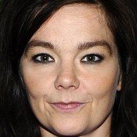 Björk Meztelen